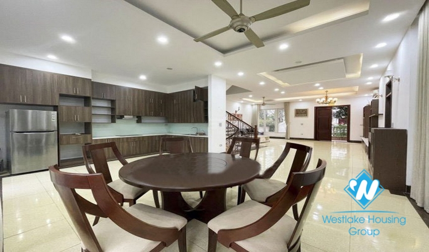 House for rent in Hoa Sua 3 in Vinhome Riverside near BIS . international school